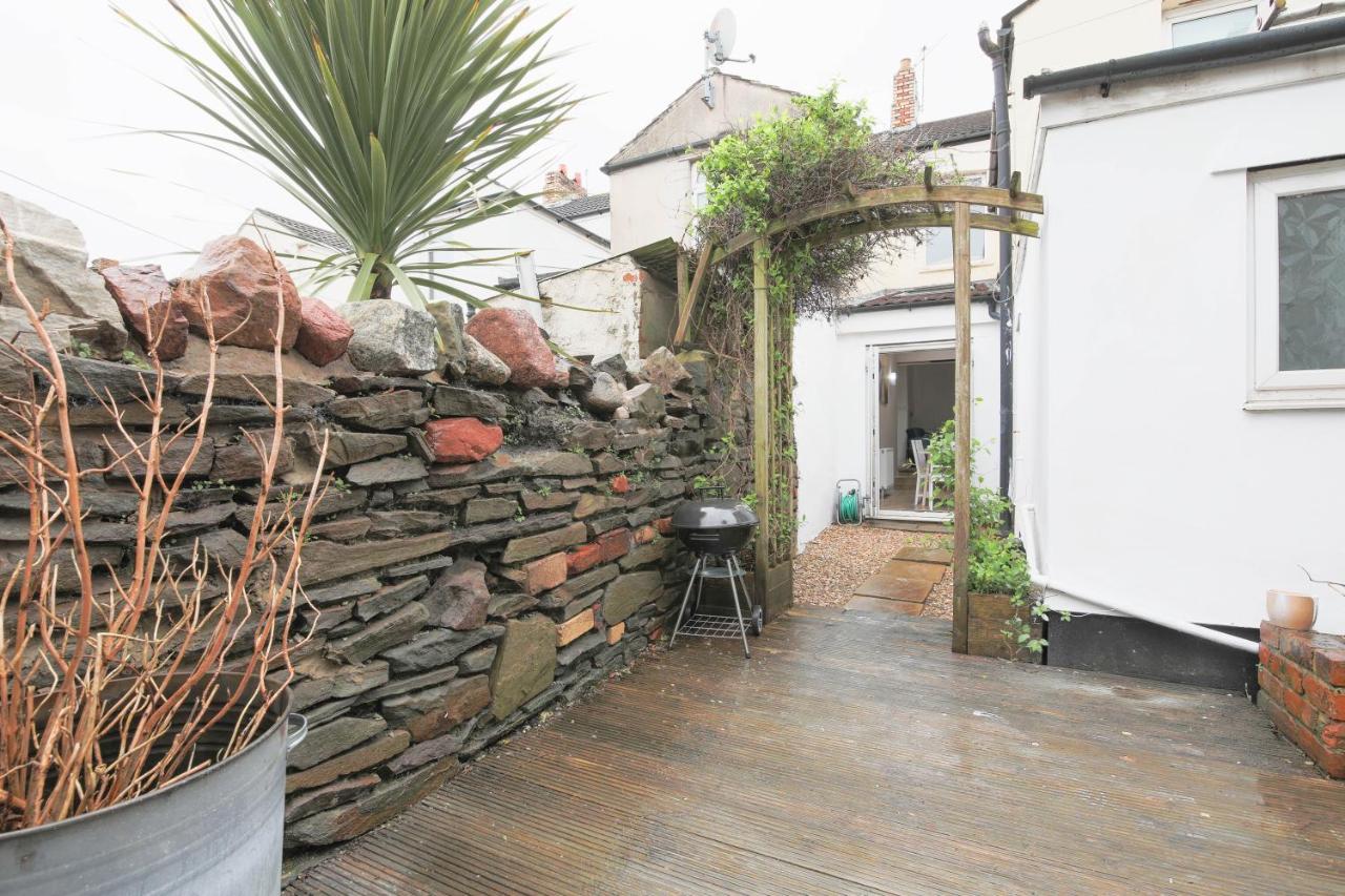 Spacious 4 Bedroom House- Walking Distance To City Centre & Great Backyard Cardiff Eksteriør billede