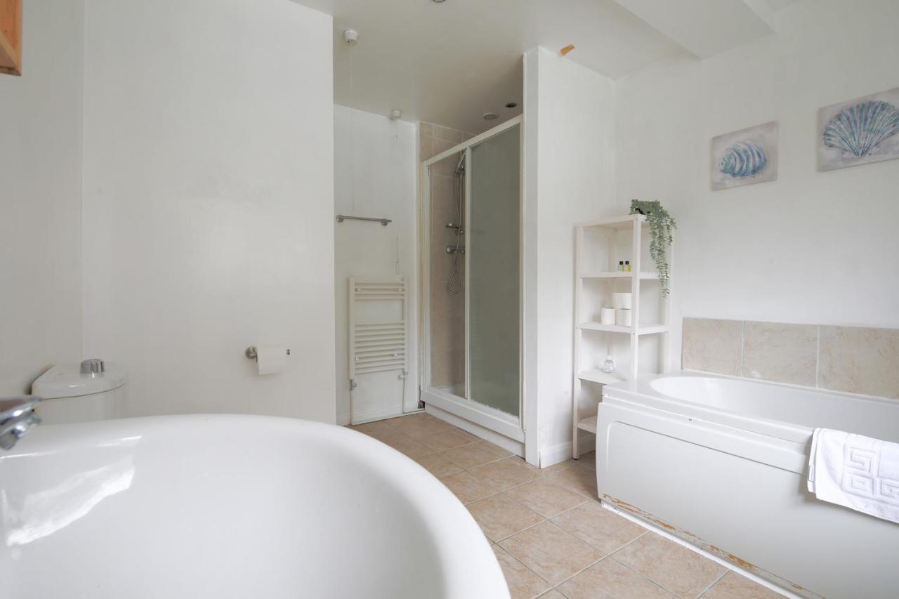 Spacious 4 Bedroom House- Walking Distance To City Centre & Great Backyard Cardiff Eksteriør billede