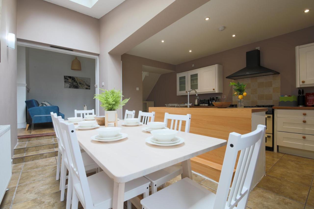 Spacious 4 Bedroom House- Walking Distance To City Centre & Great Backyard Cardiff Eksteriør billede