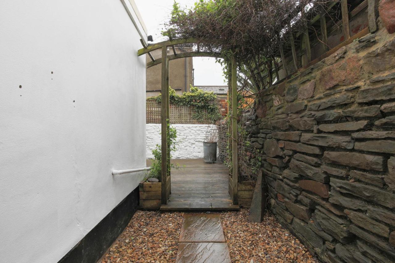 Spacious 4 Bedroom House- Walking Distance To City Centre & Great Backyard Cardiff Eksteriør billede