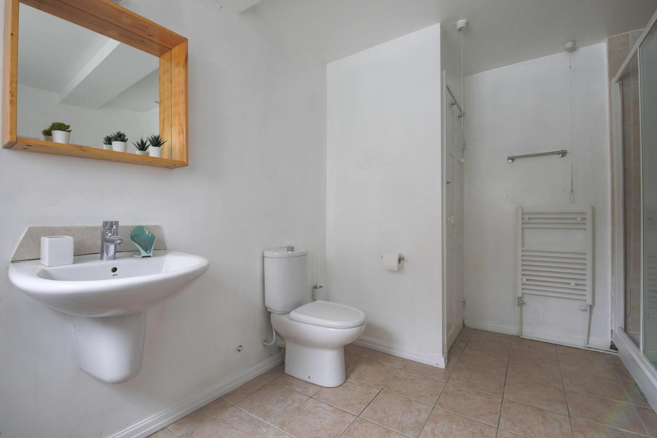 Spacious 4 Bedroom House- Walking Distance To City Centre & Great Backyard Cardiff Eksteriør billede