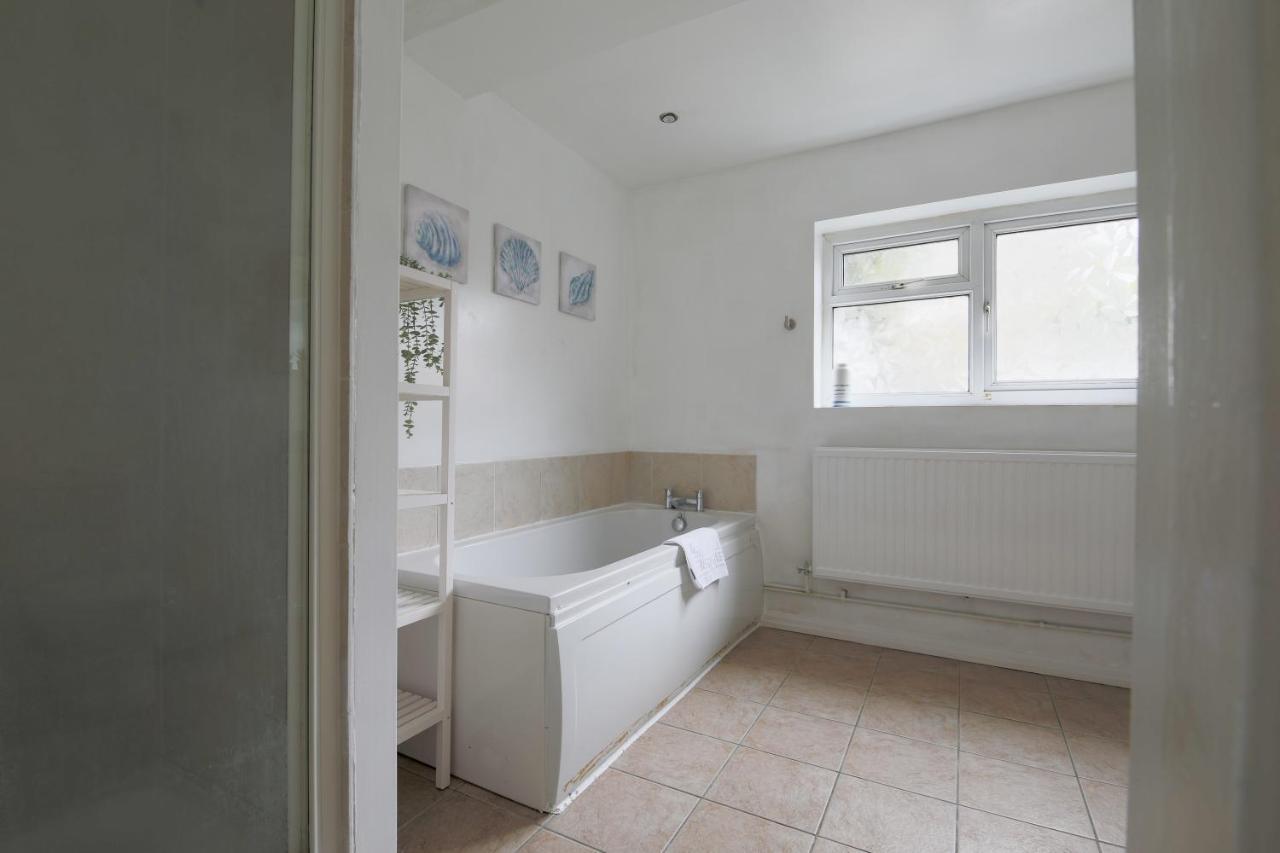 Spacious 4 Bedroom House- Walking Distance To City Centre & Great Backyard Cardiff Eksteriør billede