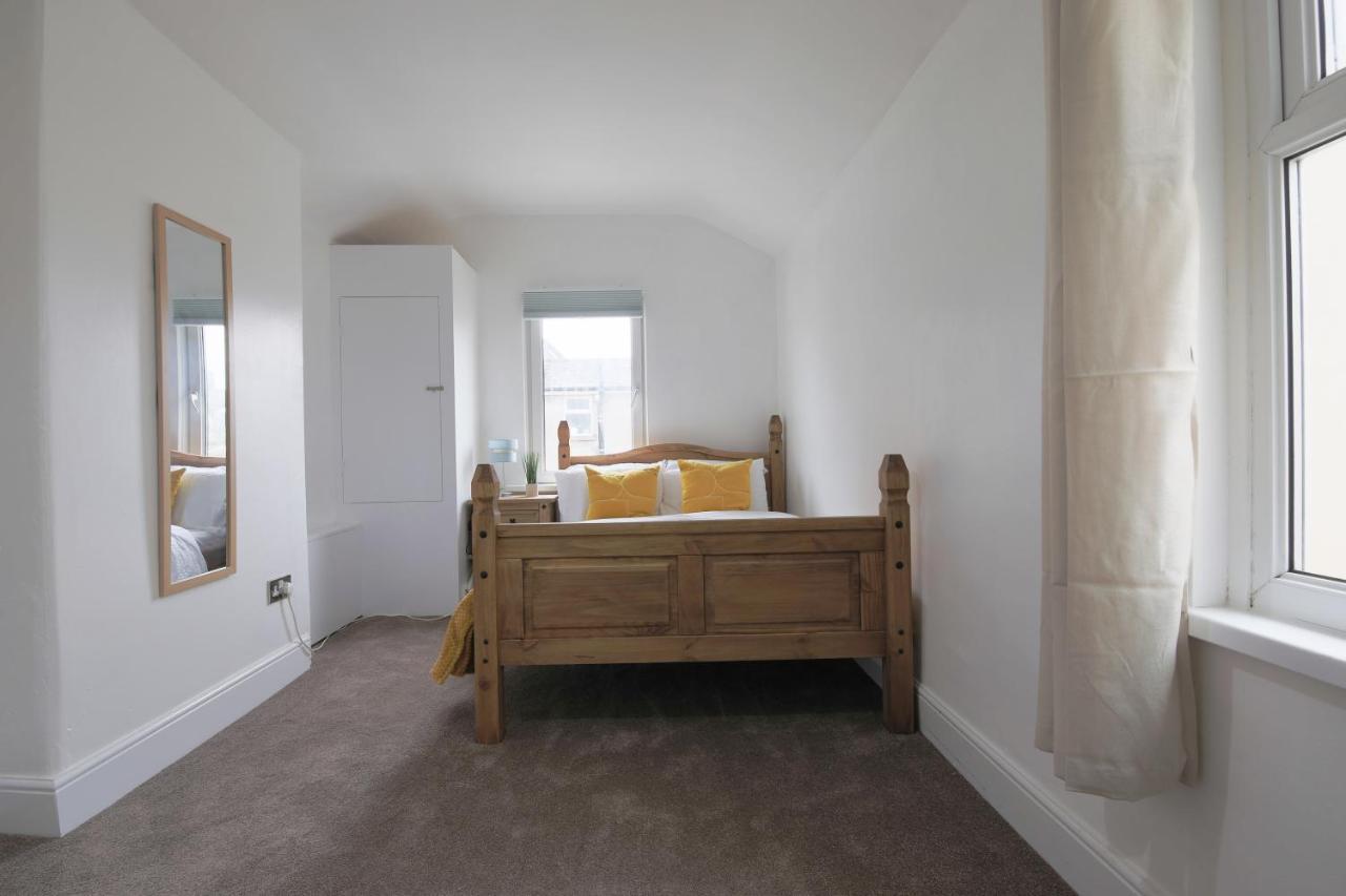Spacious 4 Bedroom House- Walking Distance To City Centre & Great Backyard Cardiff Eksteriør billede