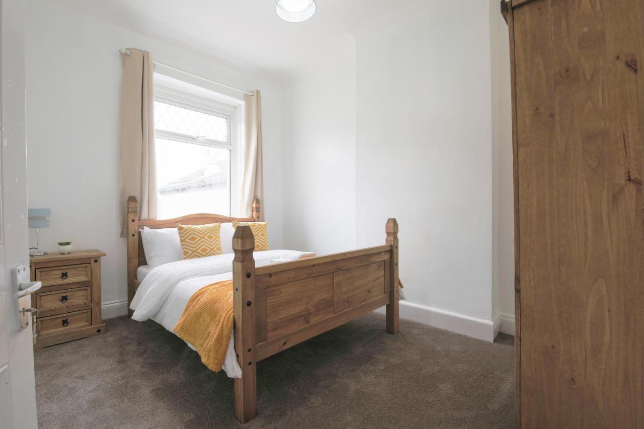 Spacious 4 Bedroom House- Walking Distance To City Centre & Great Backyard Cardiff Eksteriør billede