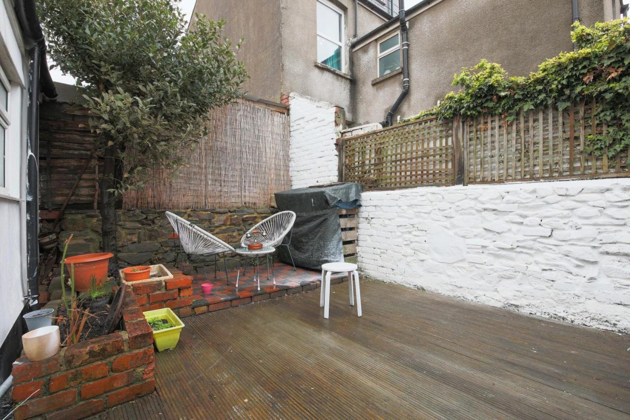 Spacious 4 Bedroom House- Walking Distance To City Centre & Great Backyard Cardiff Eksteriør billede