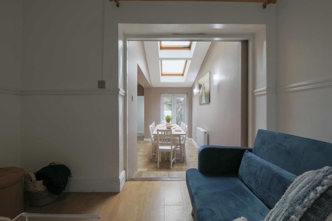 Spacious 4 Bedroom House- Walking Distance To City Centre & Great Backyard Cardiff Eksteriør billede