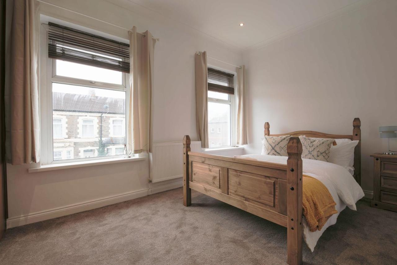 Spacious 4 Bedroom House- Walking Distance To City Centre & Great Backyard Cardiff Eksteriør billede