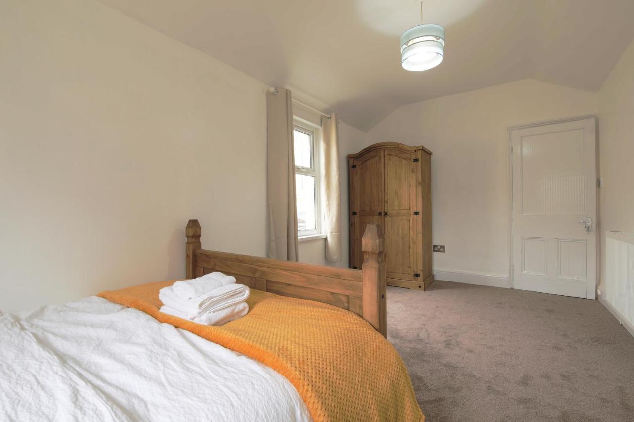 Spacious 4 Bedroom House- Walking Distance To City Centre & Great Backyard Cardiff Eksteriør billede