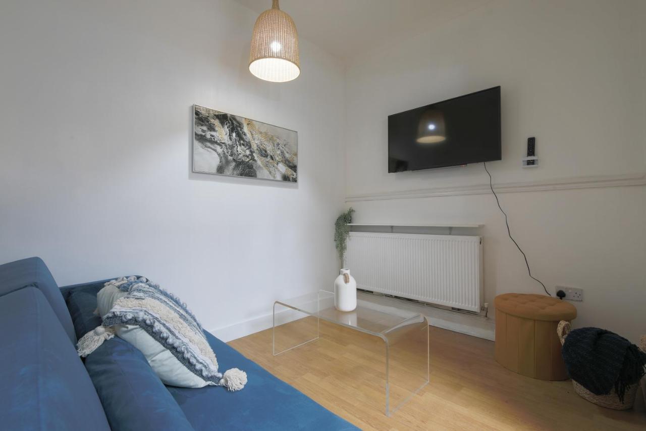 Spacious 4 Bedroom House- Walking Distance To City Centre & Great Backyard Cardiff Eksteriør billede